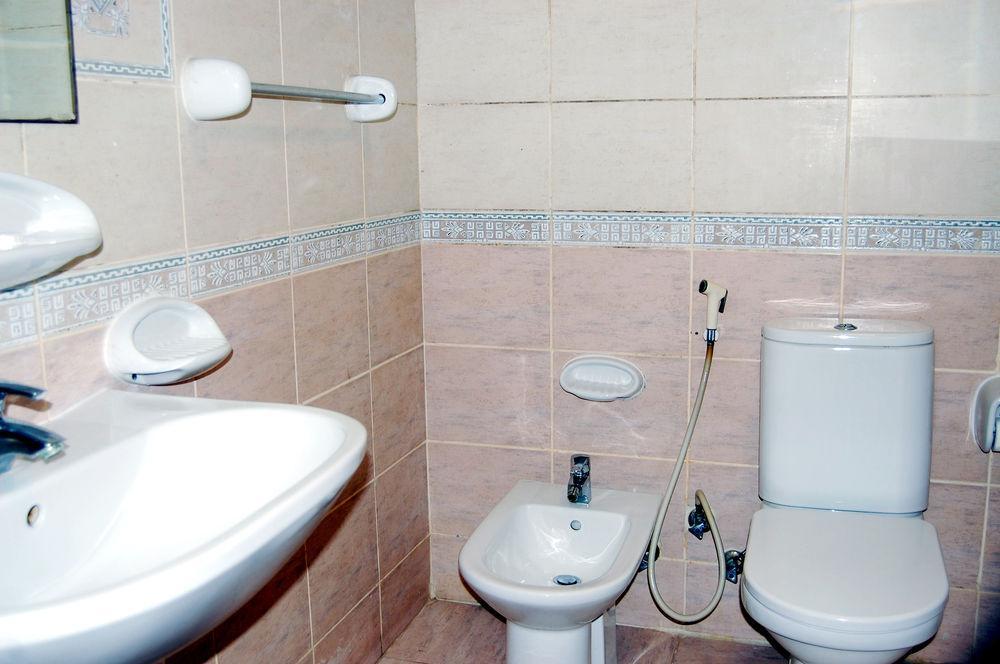 Al Ferdous Hotel Apartment Шарджа Екстер'єр фото